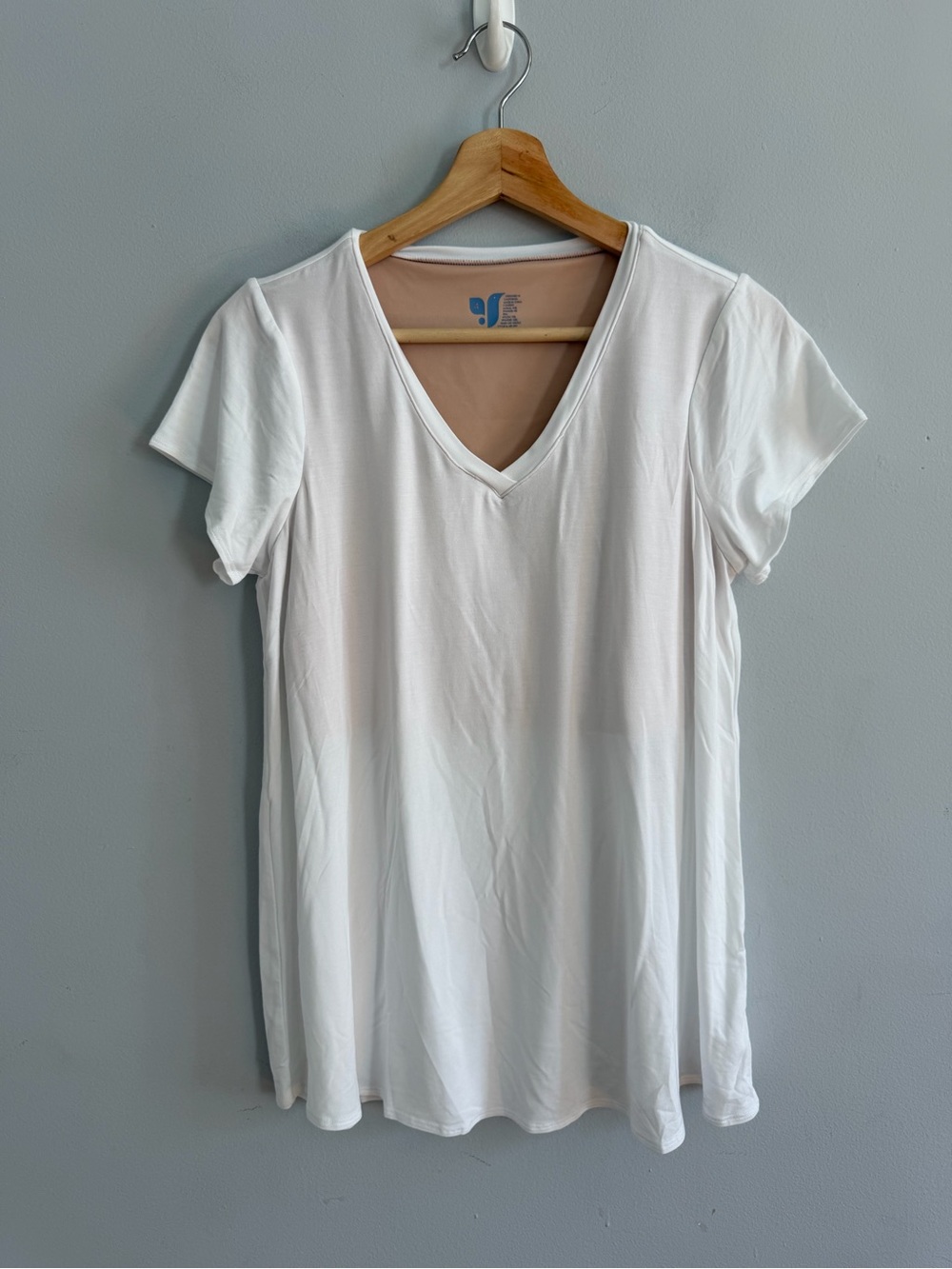 V-Shebird Freedom V Neck Short Sleeve Top White Built-in Bra Modal Size 4